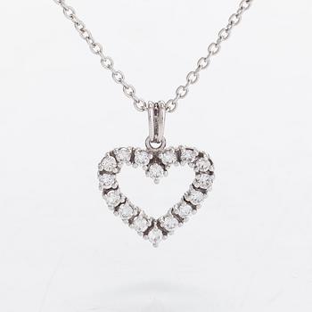 Halsband, 14K vitguld, hänge i form av hjärta med diamanter totalt ca 0.50 ct.