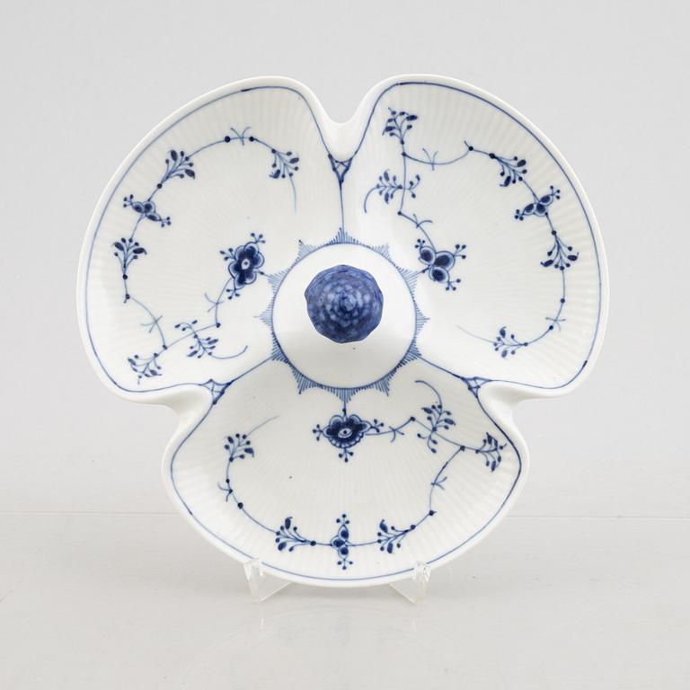 A 'Blue Fluted Plain'/'Musselmalet' porcelain cabaret, Royal Copenhagen, model 461, 1898-1923.