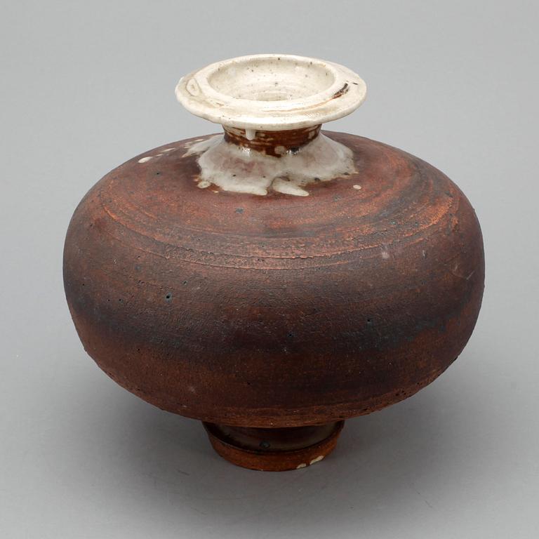 A Kyllikki Salmenhaara stoneware jar, Arabia, Finland.