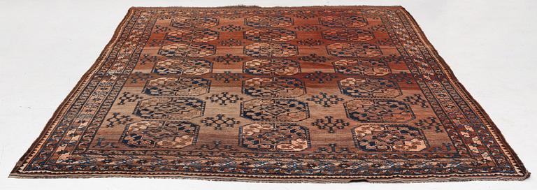 Matta, Turkmen, semiantik, ca 330 x 258 cm.
