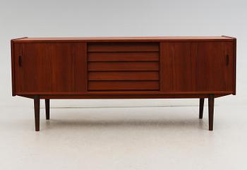 SIDEBOARD, "Trio", Nils Jonson, Troeds, Bjärnum, 1900-talets andra hälft.
