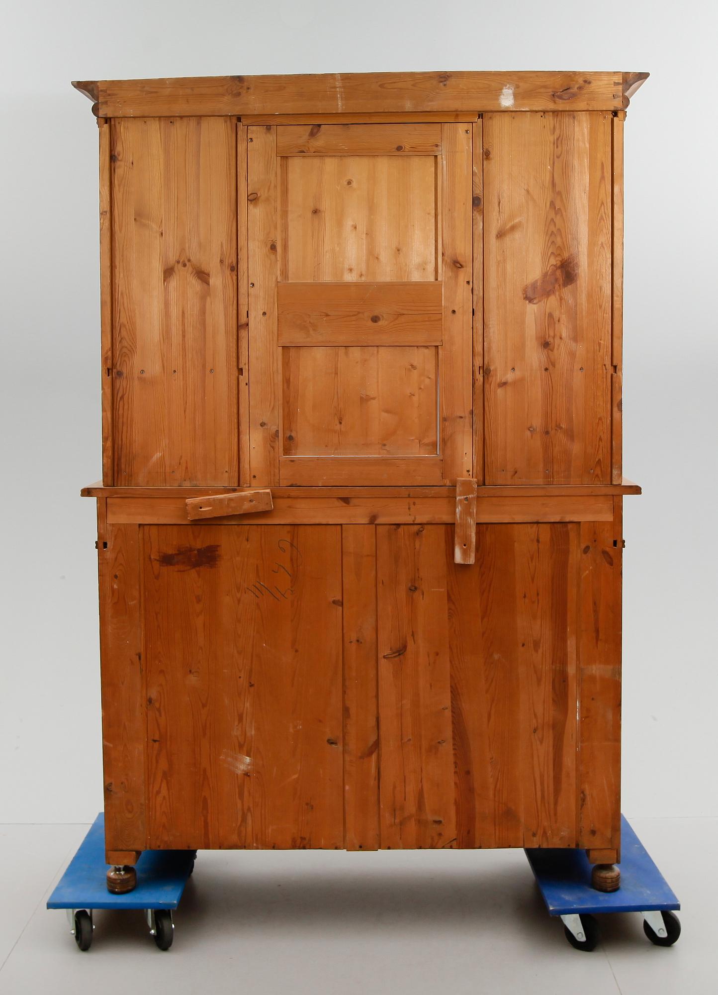 SKÅP, jugend, tidigt 1900-tal.