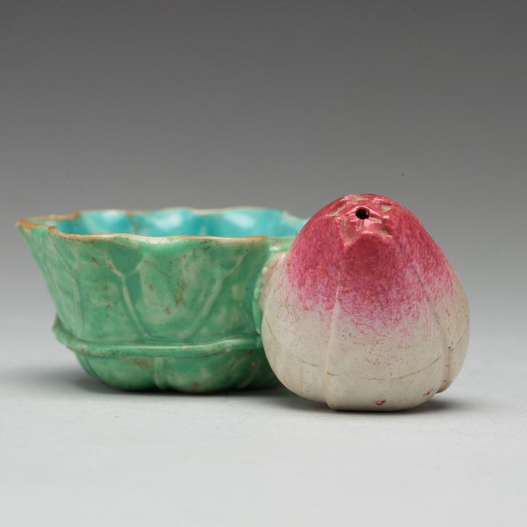 A lotusbud water dropper and basin, Qing dynasty, 19th Century.