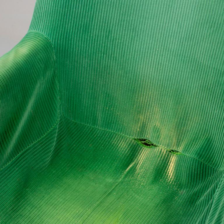 YRJÖ KUKKAPURO, a pair of  "Haimi 416"armchairs.