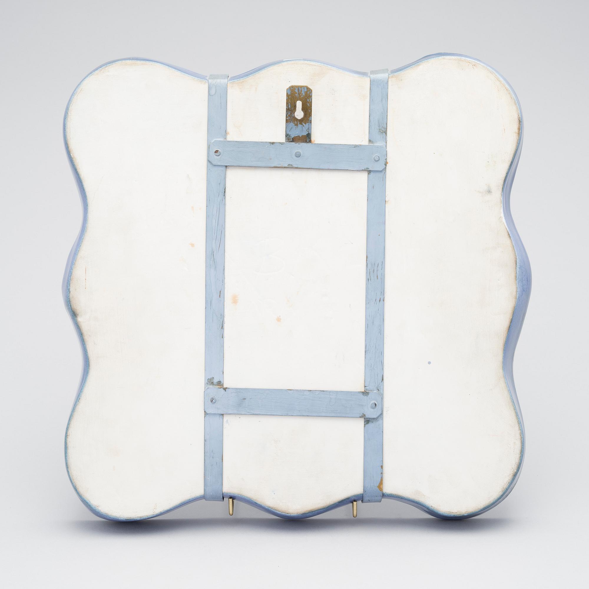 BIRGER KAIPIAINEN, A CERAMIC DISH. The boy and the girl. Signed Birger Kaipiainen, Arabia. 1940s.