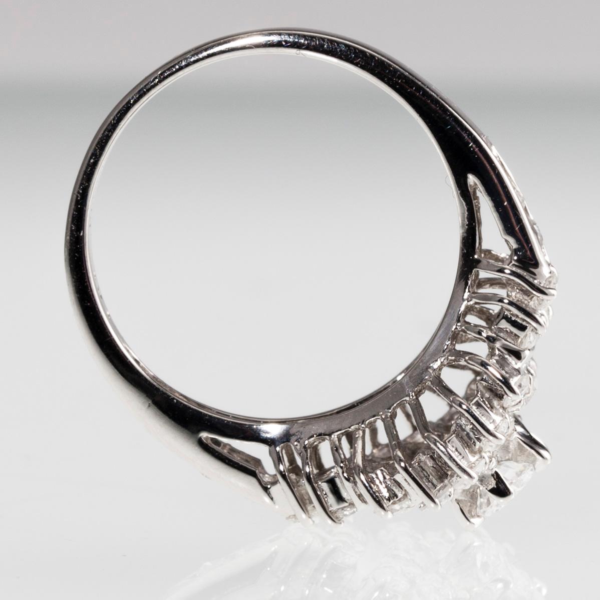 RING, platina, briljantslipade diamanter tot. 1,01 ct. Vikt 6,4 g.