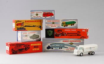 LEKSAKSBILAR, 8 st, Dinky Supertoys och Tekno, 1900-talets mitt.