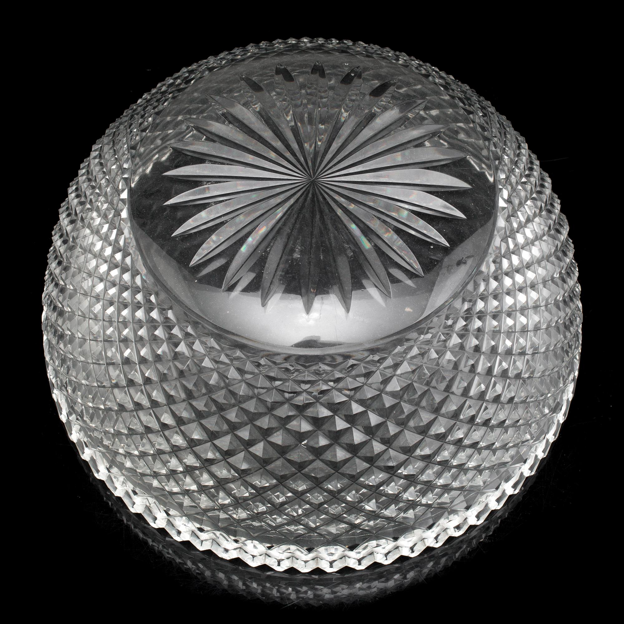 An Anglo-Irish glass bowl, 19th Century, Empire.