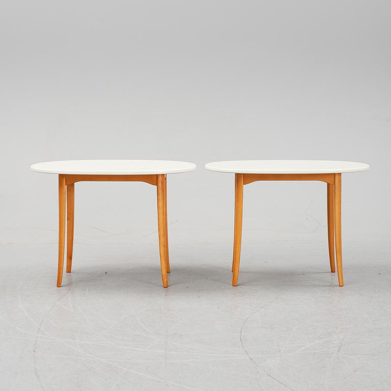 A pair of 'Ovalen' side tables by Carl Malmsten, end of the 20th Century.