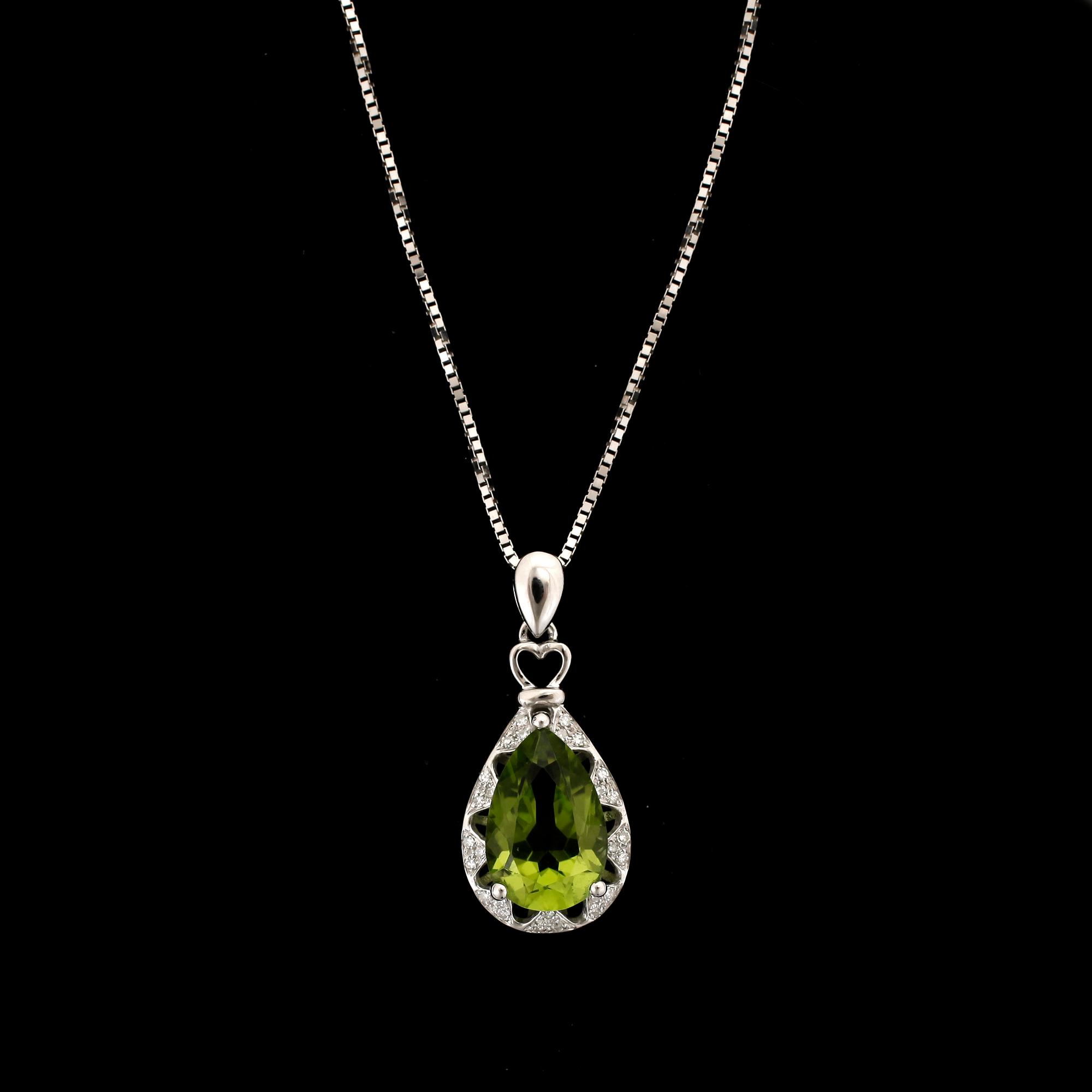 HALSSMYCKE, 18k vitguld, hänge med peridot ca3,57ct och diamanter tot ca0,13ct.