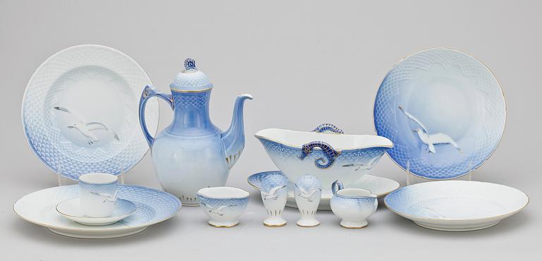 MAT- OCH KAFFESERVIS, 55 delar, porslin, "Måsen", Bing & Gröndahl.