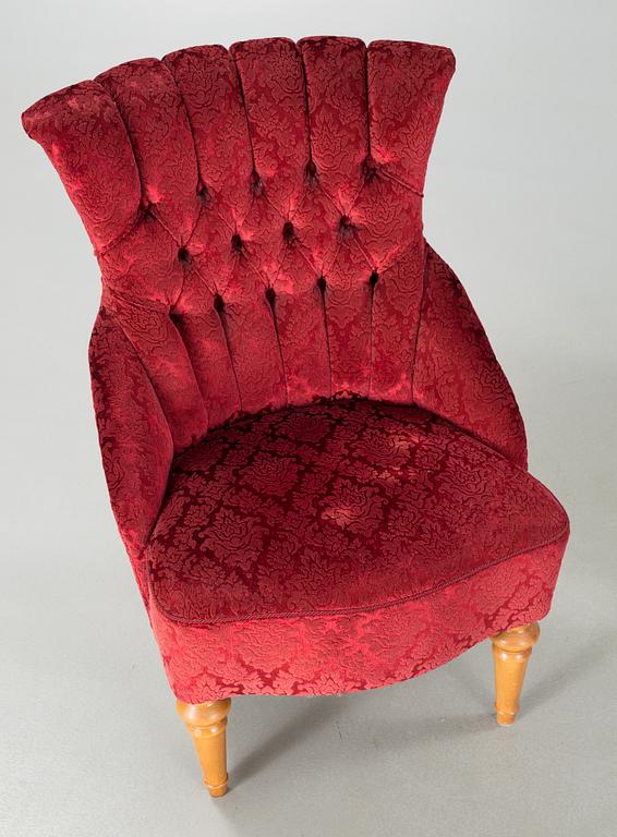 FÅTÖLJER, ett par, s k Emmafåtöljer, omkring 1900-talets mitt.