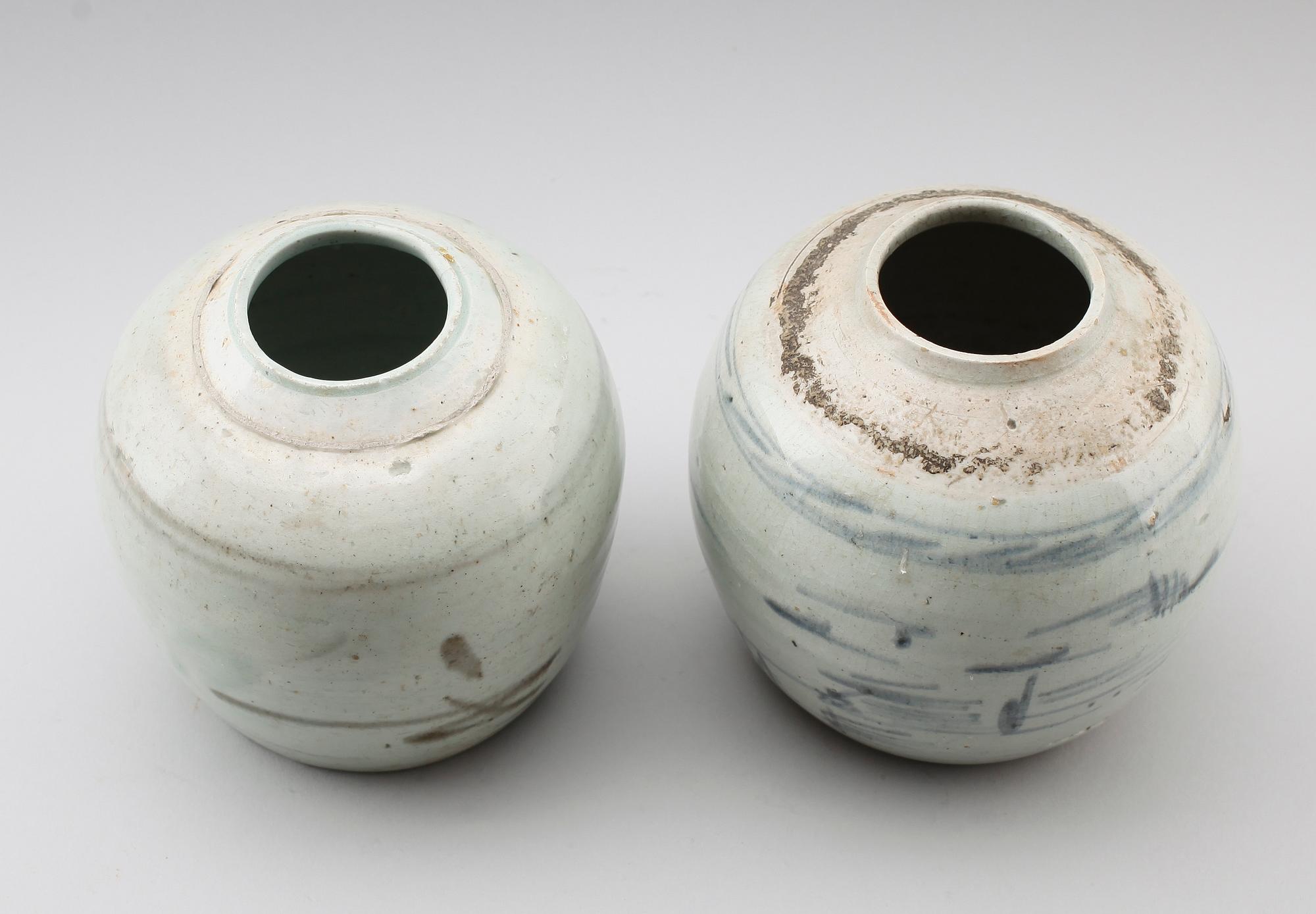 BOJANER, 2 st, porslin, Kina, 1700-tal.