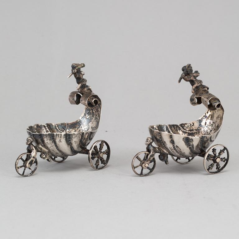 A pair of silver salt cellars, 19th/20th century.