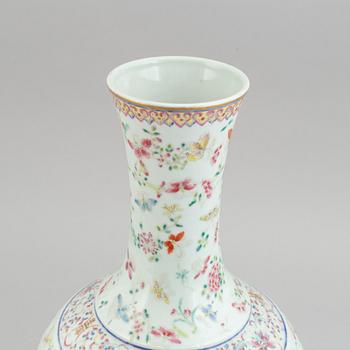 A Chinese famille rose vase, second half of 20th Century.