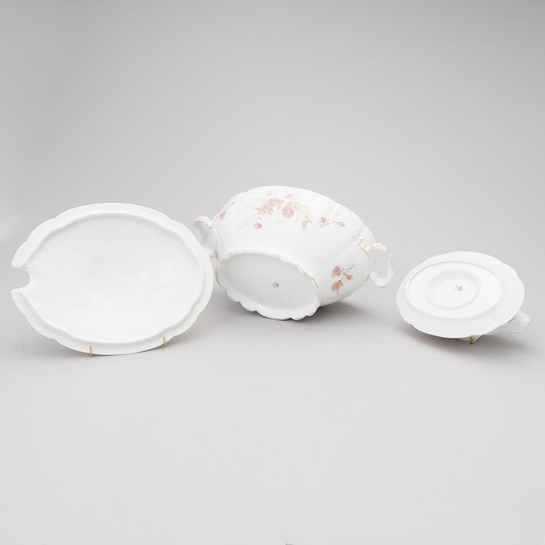 A 52-piece set of tableware in porcelain from Rosenthal, around year 1900.