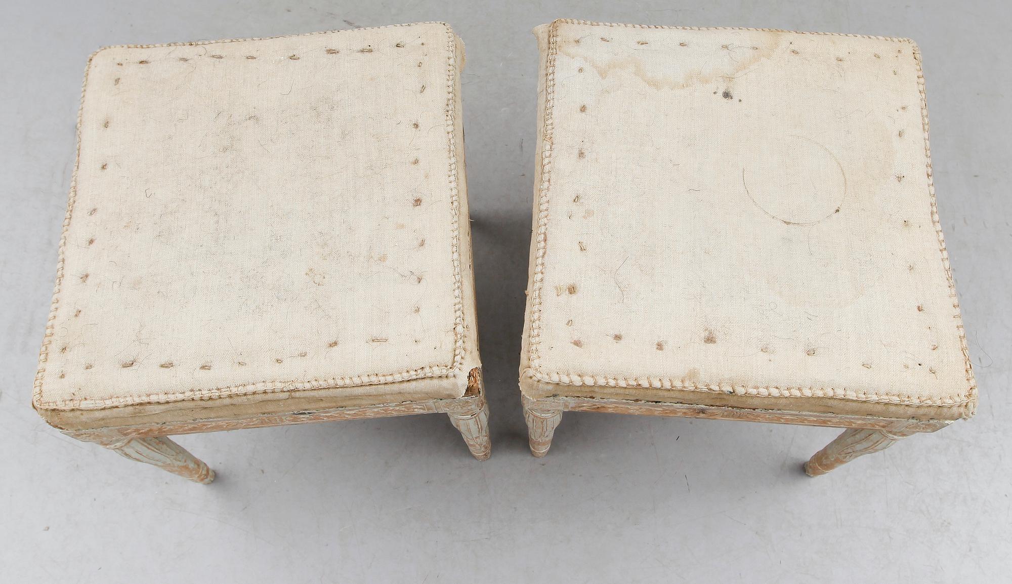 TABURETTER, 2 st, sengustavianska, 1800-talets början.