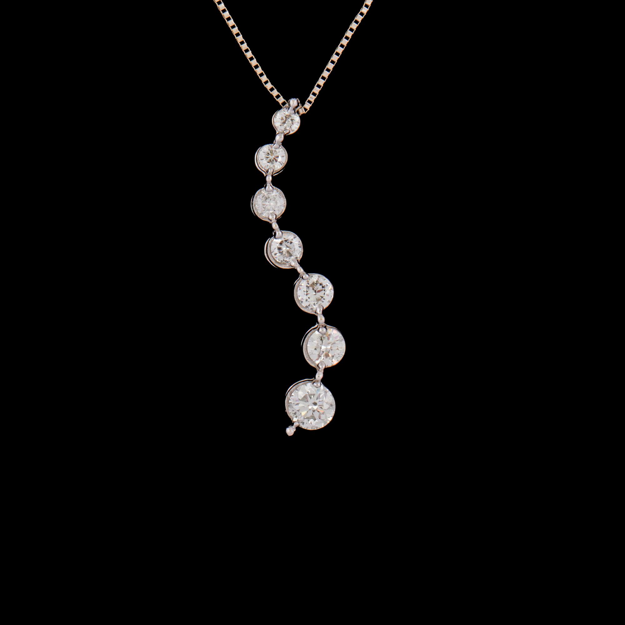 HÄNGE, 14K vitguld med 7 briljantslipade diamanter ca 0.50 ct, utländska stämplar. Vikt 2,0 g.