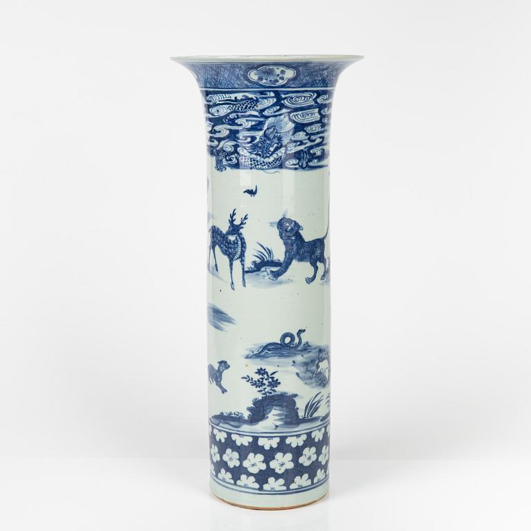 A Chinese blue and white vase late Qing dynasty, circa 1900.