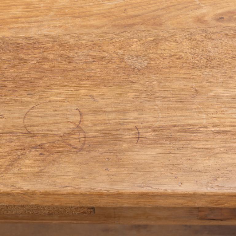 A trestle table, 18th century.