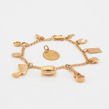 Bracelet with Bismarck link in 18K gold with charms.