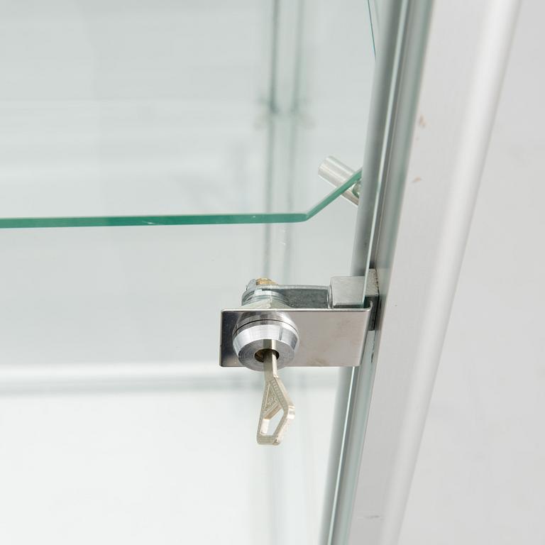 A late 20th century display cabinet.