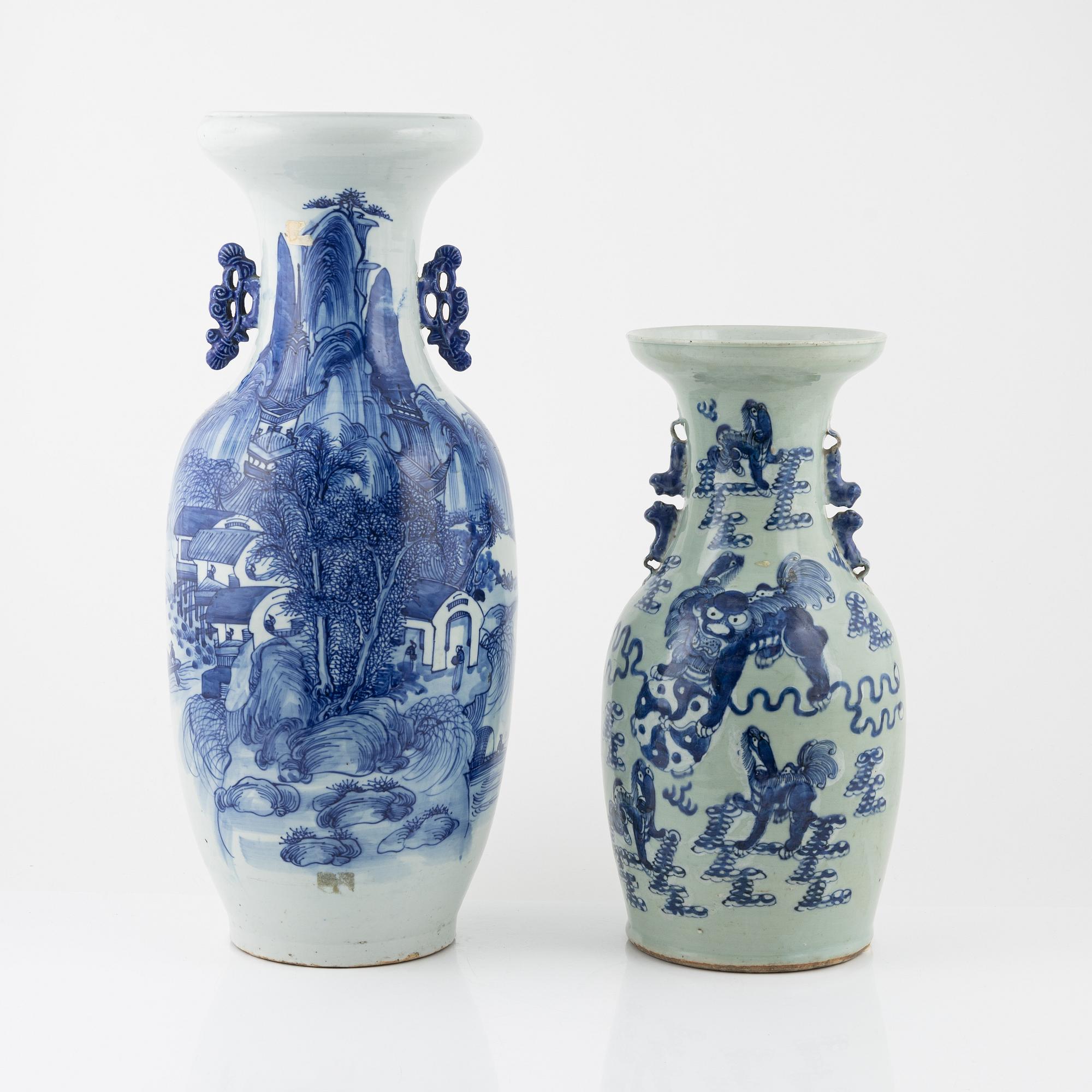 A set of two Chinese vases, late Qing dynasty/early 20th Century.