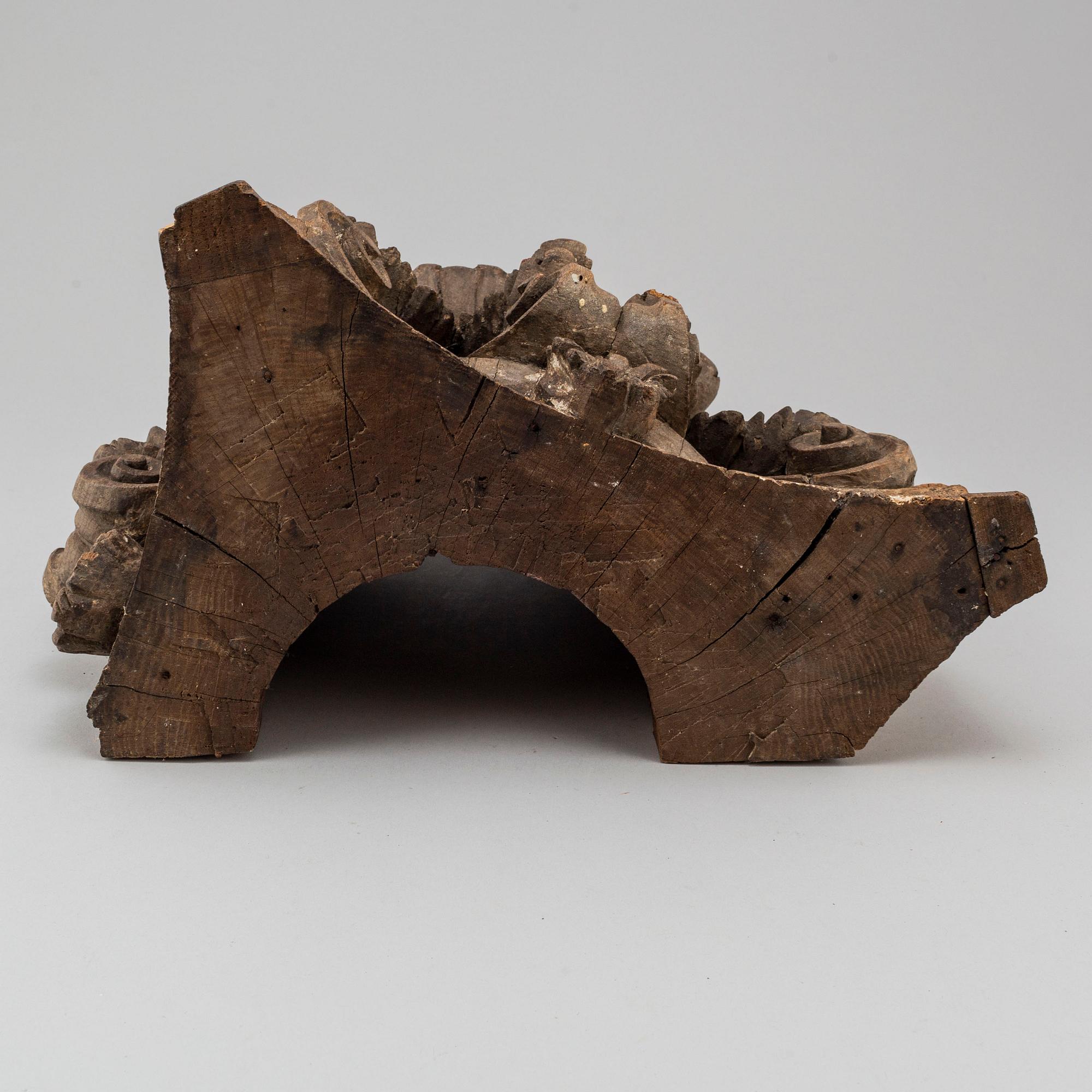 An 18th century carved wood corinthian capital.