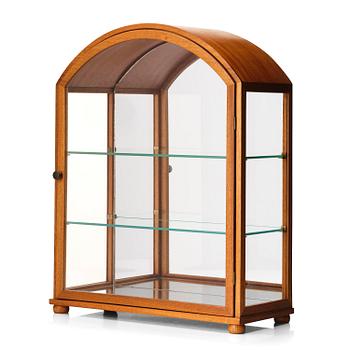444. Josef Frank, a display cabinet model B 2070, Firma Svenskt Tenn, pre 1985.