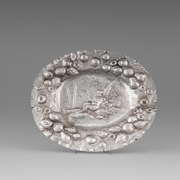 Henning Petri, presenterfat/konfekt, silver, Nyköping 1695. Barock.