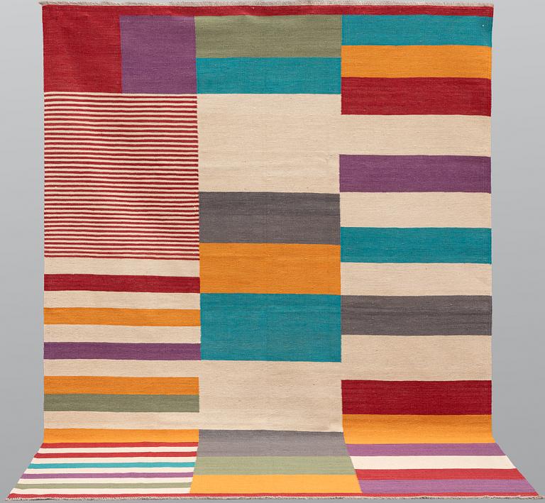 A Kilim carpet, modern design, approx. 305 x 201 cm.