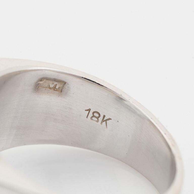 Ring med smaragdslipad topas och briljantslipade diamanter.