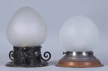 TAKLAMPOR, 2 st, jugend, 1900-talets första del, h 16 resp 19.