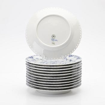 Royal Copenhagen, assietter, 12 st, porslin, "Musselmalet helblonde", Danmark.