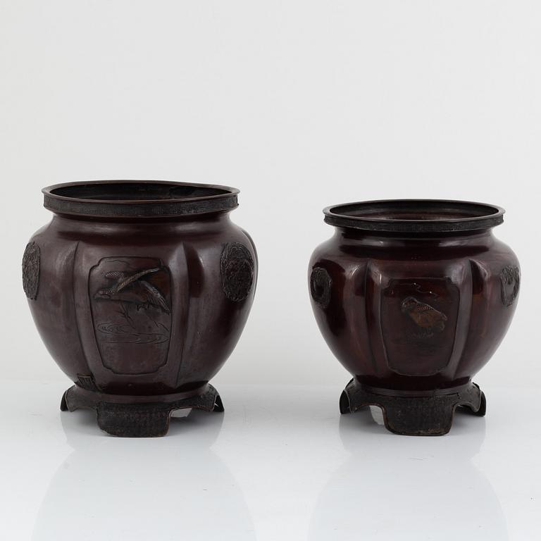 Two Japanese bronze pots, around 1900.