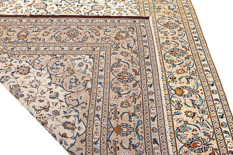 A Kashan carpet, c. 340 x 242 cm.
