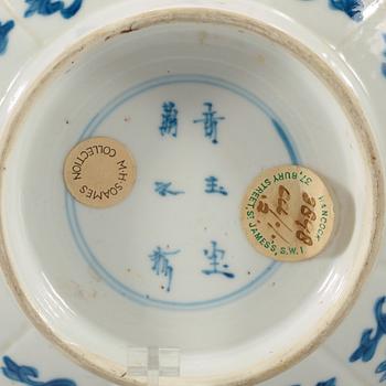 A pair of blue and white Lotus shaped bowls, Qing dynasty, Kangxi (1662-1722).