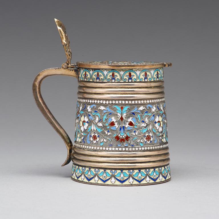 Vasily Agafonov sannolikt, dryckeskanna, silver och emalj, Moskva 1899-1908.