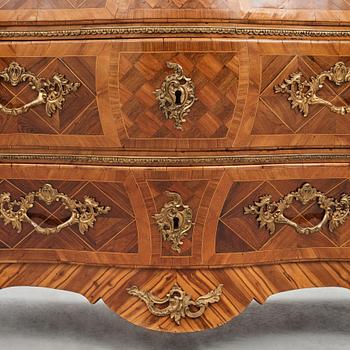 A rosewood-veneered and ormolu-mounted Rococo chest of drawers by J. Wahlbeck (master 1760-1782).