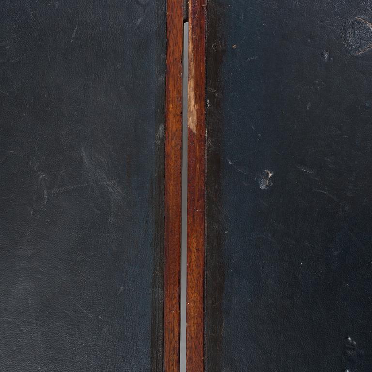 BORD, två stycken, 1800-tal, mahogny med trissor.