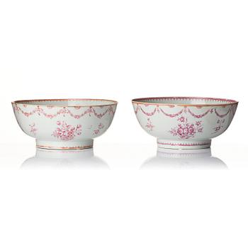 A pair of 'purpur camaieu' decorated punch bowls, Qing dynasty, Qianlong (1736-95).