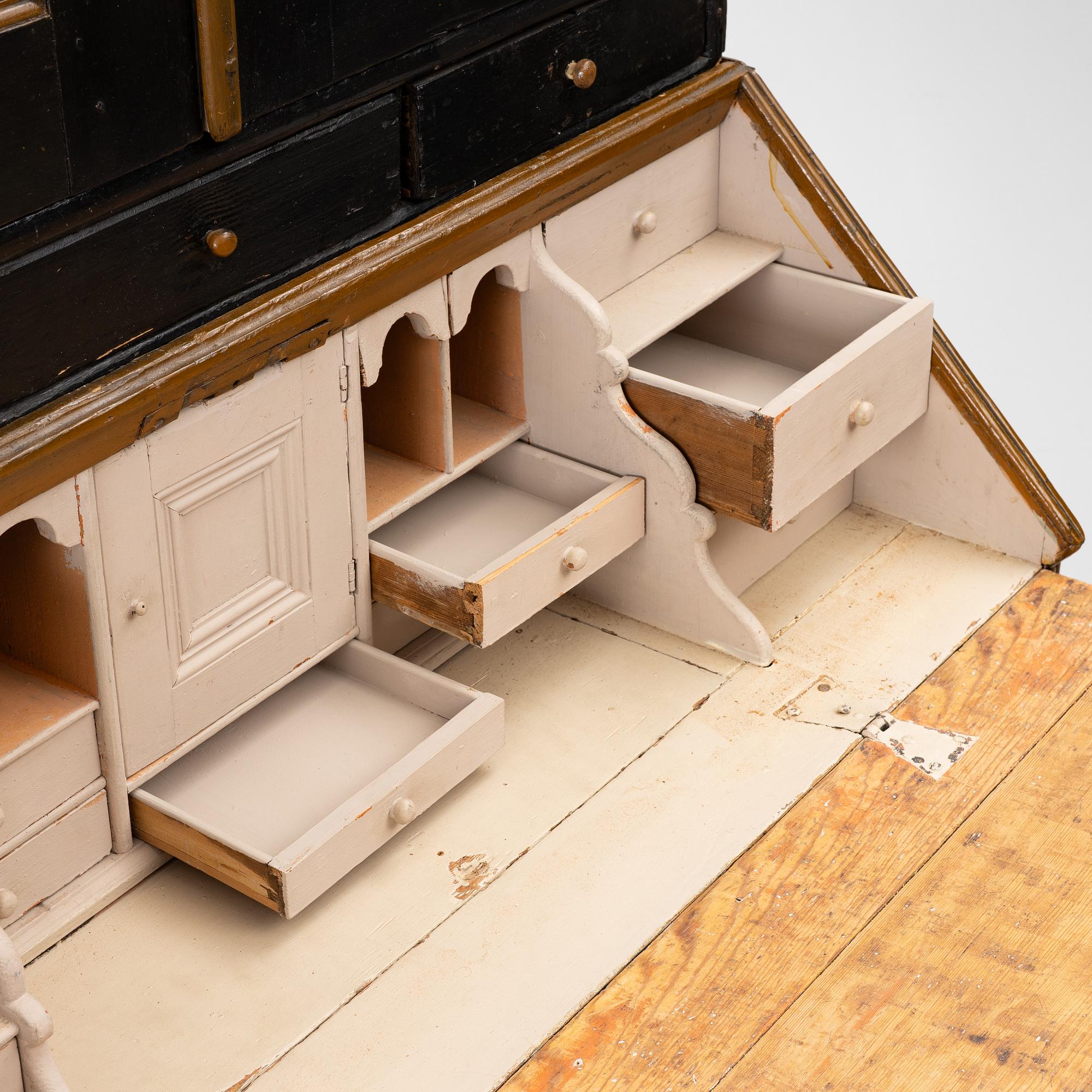 A writing cabinet, Norway, 18th/19th Century.