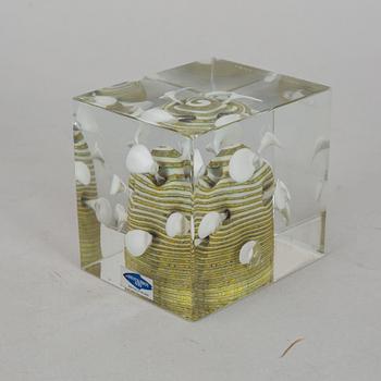 OIVA TOIKKA, a glass cube, Nuutajärvi, Finland 1981, 697/1000.