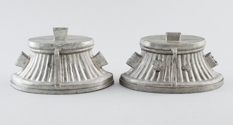 GLASSFORMAR, 2 st, tenn, 1900-talets första hälft.