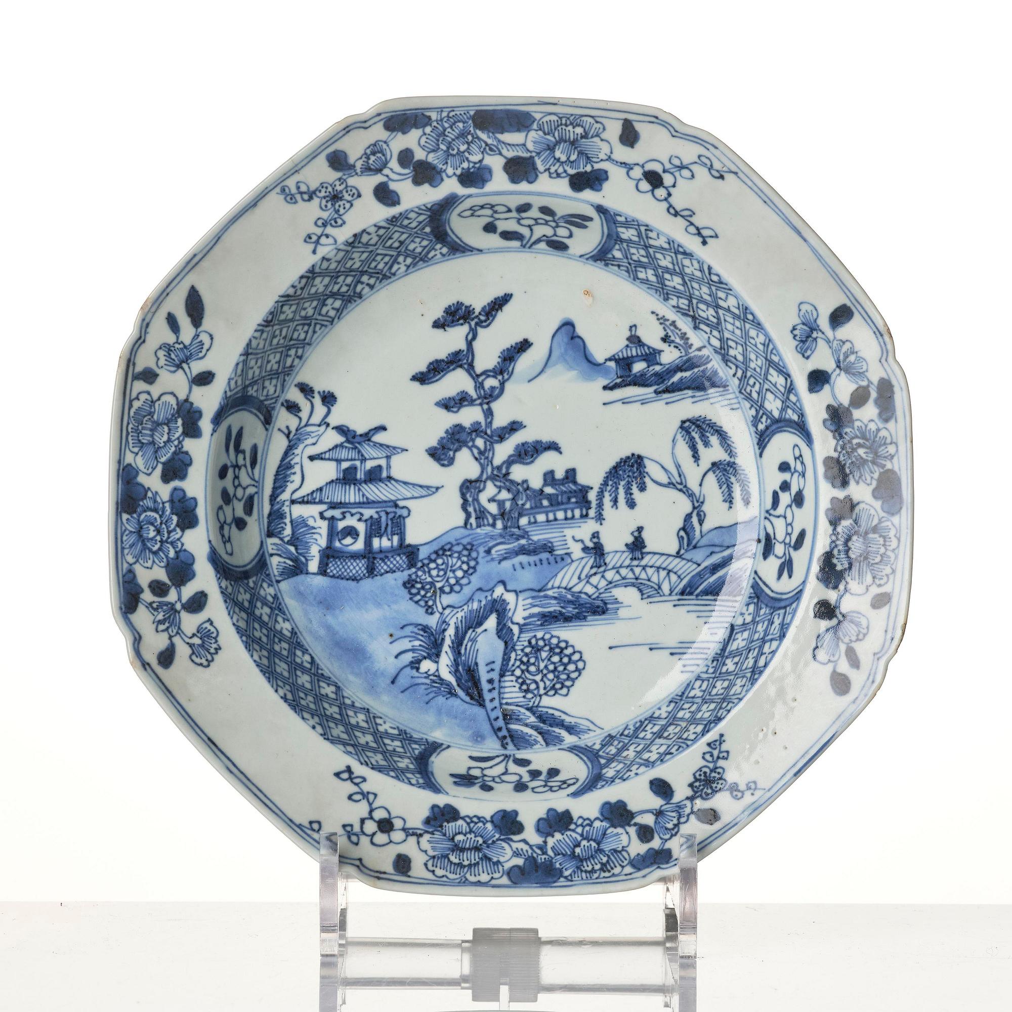 A blue and white dinner service, Qing dynasty, Qianlong (1736-95).  (45 pieces).