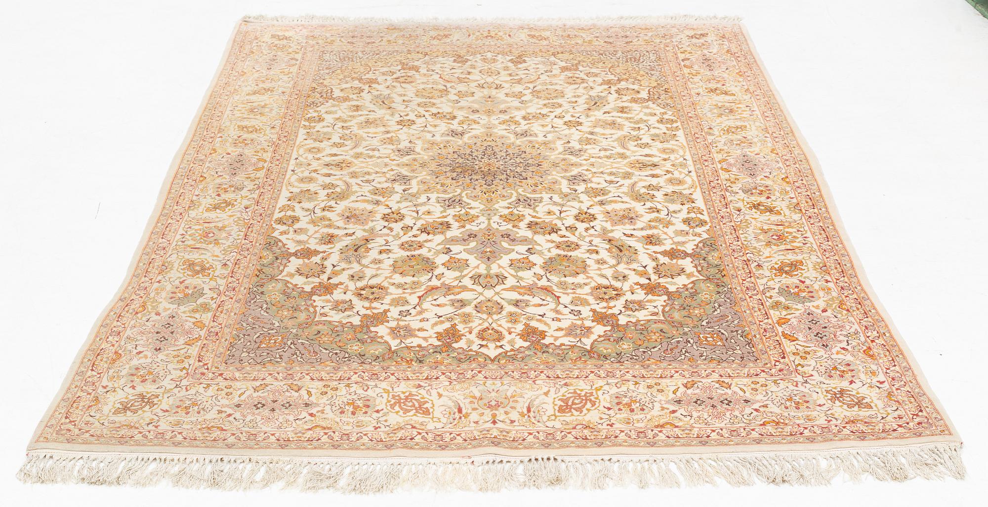 Carpet, Isfahan, approx. 244 x 157 cm.