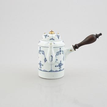 A 'Blue Fluted' / 'Musselmalet rifflet' chocolate pot, Royal Copenhagen, 1785-90, allegedly Fredrik Gregoriius Schaltz.