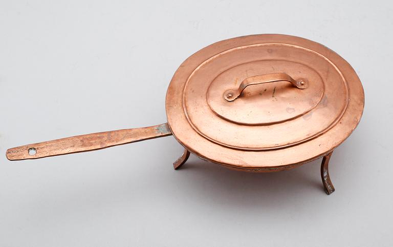 ALADÅBFORM med lock, koppar, daterad 1830.