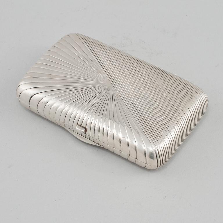 CIGARETTETUI, silver,St. Petersburg,  Ryssland, sent 1800-tal, vikt 185 g.