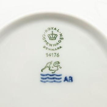 An Arje Griegst "Konkylie"/"Triton" 15 pcs porcelain coffee service by Royal Copenhagen Denmark 1974-1978.